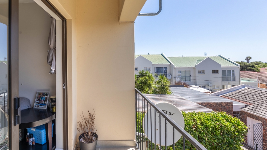 1 Bedroom Property for Sale in Table View Western Cape